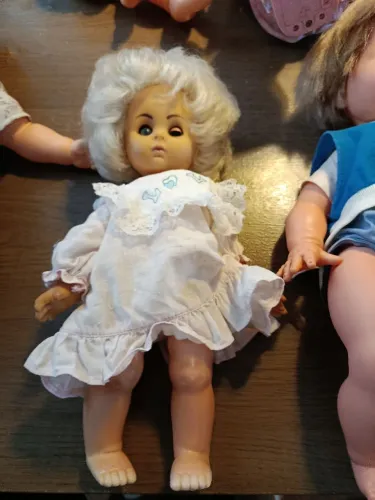 Boneca atma bem antiga com marcar de uso