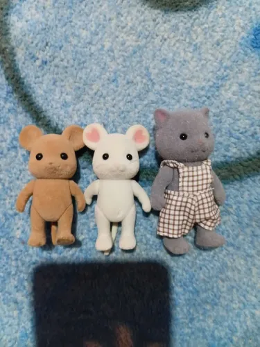 Bonecos sucatas sylvanian familes originais