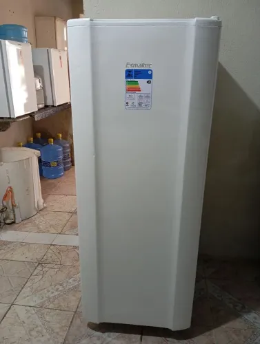 GELADEIRA ESMALTEC GELO NORMAL ACEITO CARTÃO DOU GARANTIA FAÇO A ENTREGA FUNCIONANDO