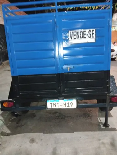 Carrocinha baú 