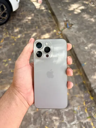 iPhone 15 Pro Max titânio