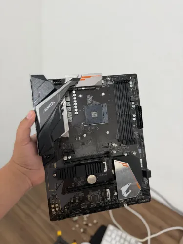Placa mãe b450 Aorus ( Com Avaria ) 