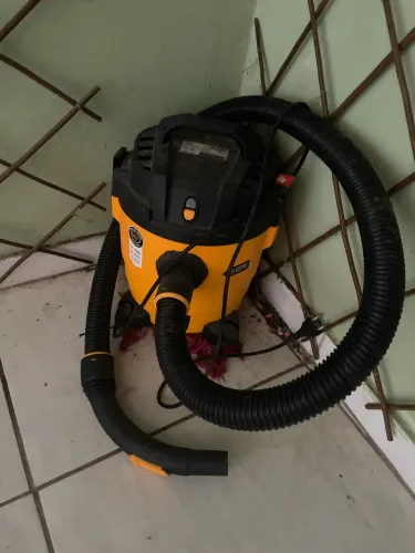 ASPIRADOR DE PÓ E ÁGUA