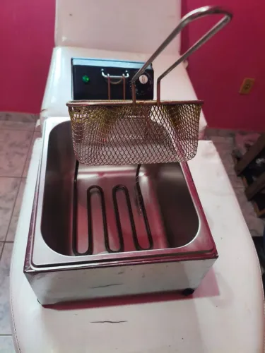 Vendo Fritadeira elétrica 5 litros