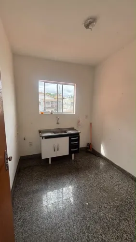 Kitnets 750 a 950 incluso água e gás , luz individual, santa helena-contagem