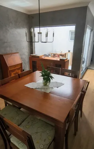 Mesa de jantar quadrada com 8 cadeiras