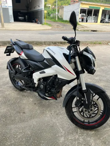 BAJAJ DOMINAR 200 2024