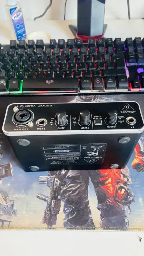Interface de áudio Behringer U-phoria UMC22 Estado de nova