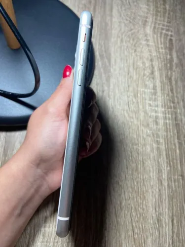 Vende-se iPhone 11 Branco 64gb