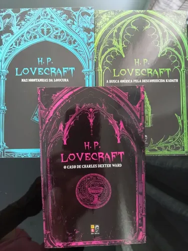 H.P Lovecraft (três livros).