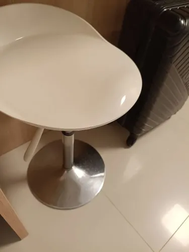 Oportunidade: banqueta em ótimo estado