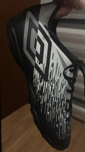 Chuteira Umbro Acid Society