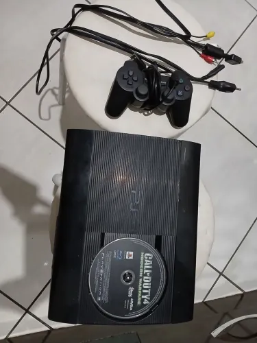 PlayStation 3 Conservado Com Cabos e jogo