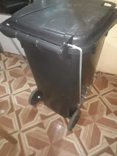Carrinho coletor  com pedal e roda tipo container 