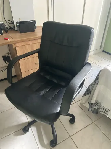 Cadeira de escritorio preta