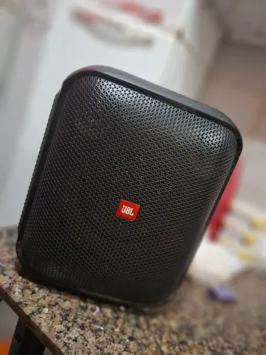 Vendo JBL, única dona pouquíssimas marcas de uso .
