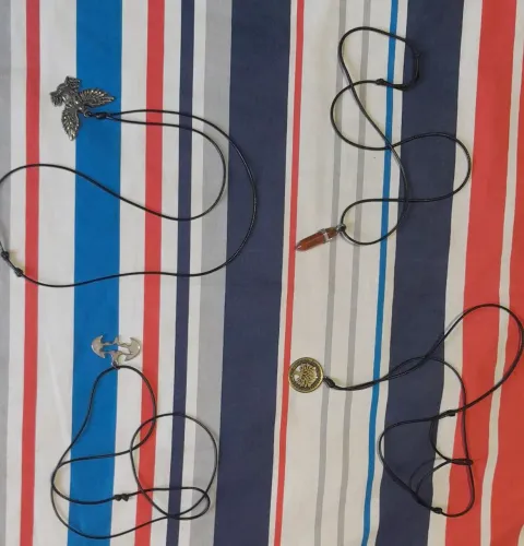 4 Cordões variados - 10 reais cada