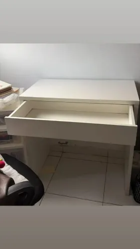 Escrivaninha e cadeira de escritório