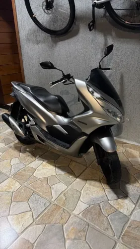 Moto muito boa do meu uso de trabalho impecável moto do meu uso 27.000 KM rodado detalhes