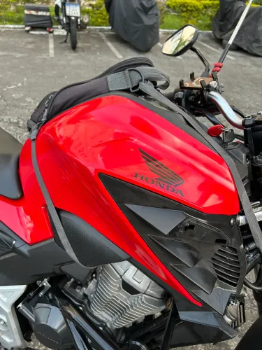 Carenagem tanque cb300f 23/24 lado direito
