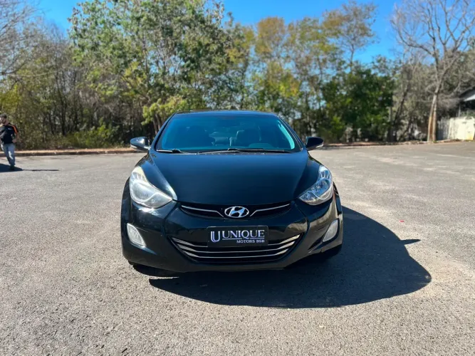 Hyundai Elantra GLS 1.8 16V Aut. 2013