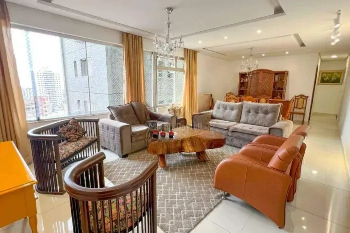 Apartamento com 4 quartos (1 suíte) no bairro Santo Antônio