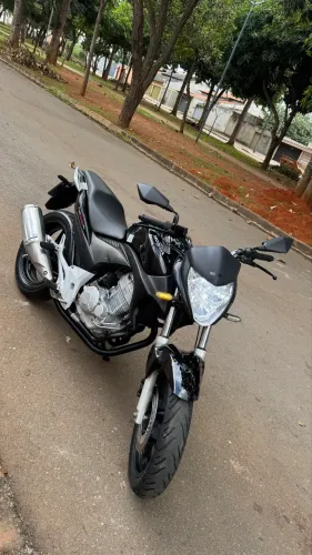 Vendo CB 300r, Gasolina ano 2009/2010, cor preta km dela está 82.919.