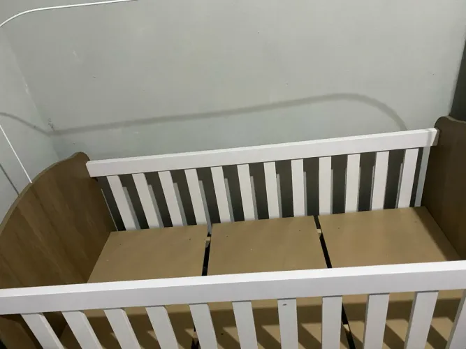 Vendo berço americano 2 em 1 acompanha colchão novo no plástico