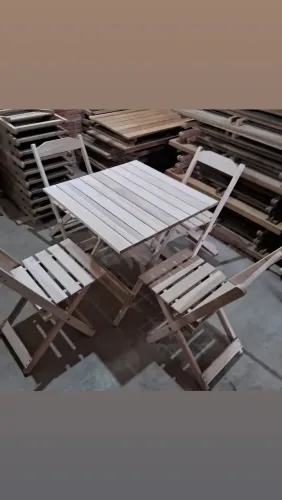 Mesas e cadeiras dobráveis 