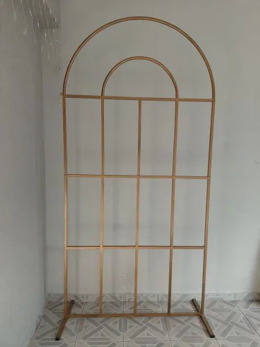 Painel janela Estrutura metálica  para decoração de festas(Painel  romano)