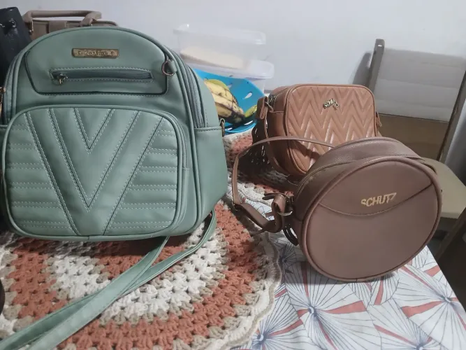 Vendo várias bolsas , preços 20,25,35