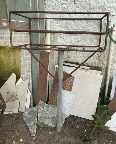 Lixeira de ferro para calçada