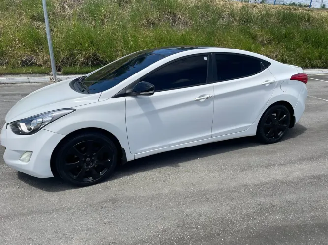 Hyundai Elantra GLS 1.8 16V Aut. 2012