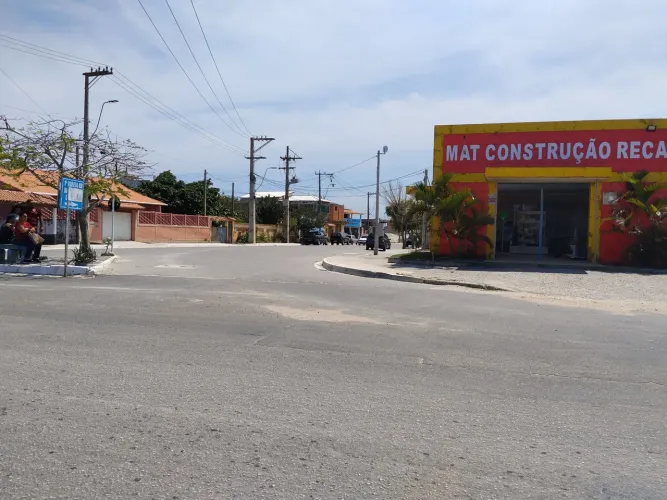 Vendo terreno com pequeno galpão