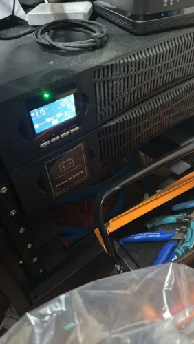 ? NOBREAK DNB 3,0 kVA RT 127V + MÓDULO DE BATERIAS MB 1209 72V RT