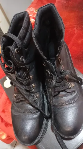 Bota coturno feminina