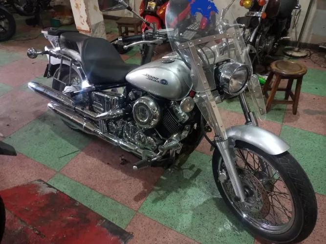 Vendo Moto Yamaha Drag Star XVS 650. Moto extra. Km baixa pelo ano. Moto vacinada. 