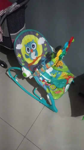 Vendo cadeirinha balanço de bebe e um beber conforto de carro conservado
