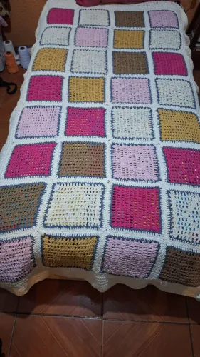     Colcha De Crochê Artesanal Solteiro - Quadradinho De Vovó Feito À Mão