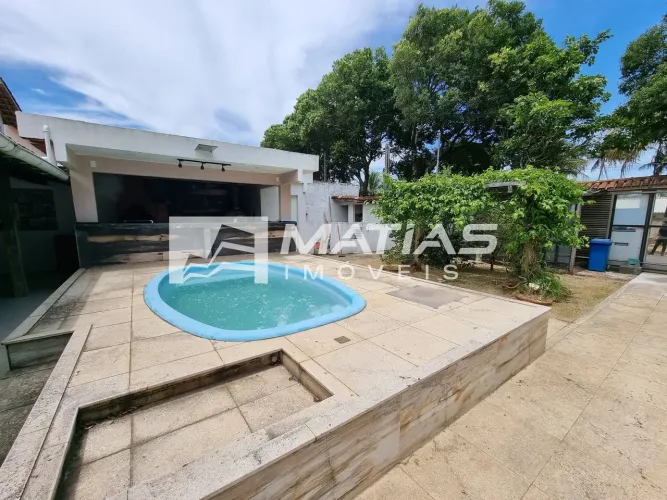 CASA COM PISCINA EM MEAÍPE