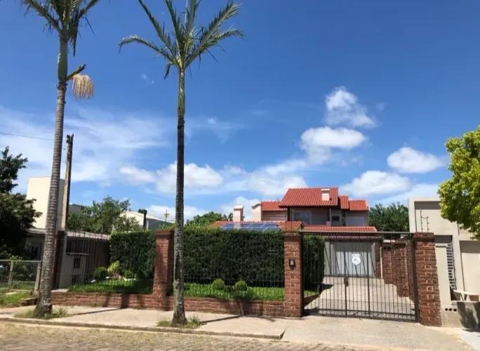 Vende-se casa com piscina em V. Aires-RS
