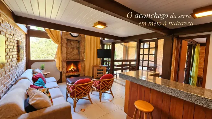 Vilarejo das Cachoeiras | Loft Duplex 98 m² | 3 Quartos | Lareira | Vista Verde | Secretár