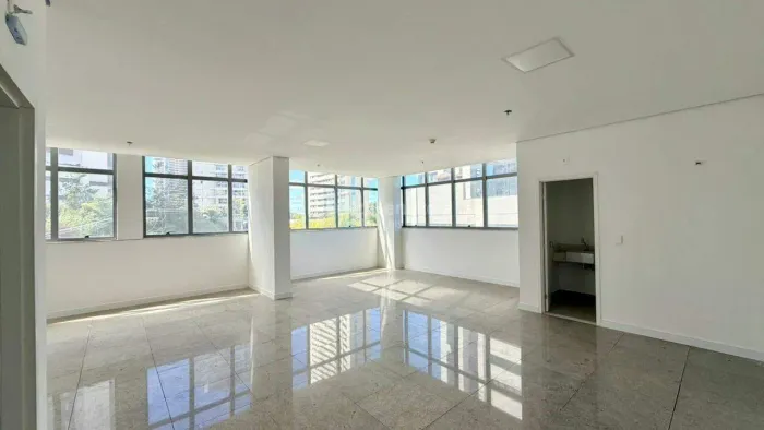 Sala comercial de 136m² no Vila da Serra