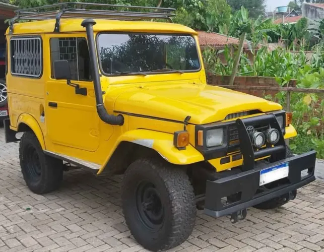 Toyota Band.Jipe Cap.de Aço Chas. Curto Diesel 1990