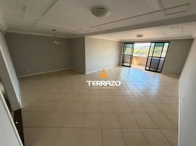 Apartamento Espaçoso no Aterrado | 3 Quartos, Suíte com Closet e 2 Vagas Locação | Aterrad