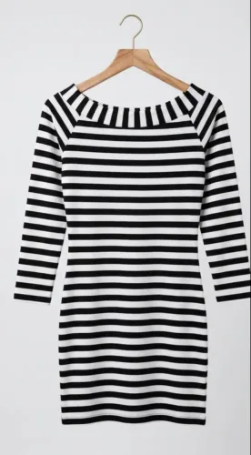 VESTIDO LISTRADO COM GOLA CANOA E MANGA