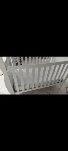 Berço com colchão novíssimo