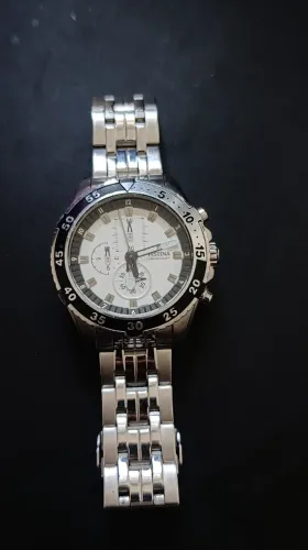 Relógio Festina F16603 cronógrafo branco com pulseira prateada