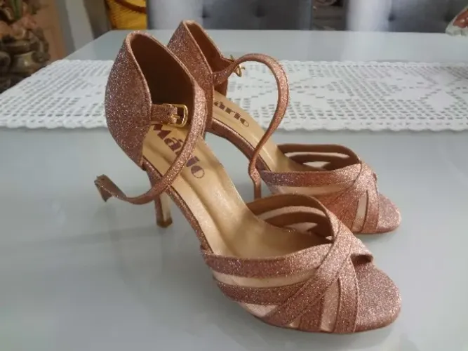 SAPATO GLAMOUROSO ROSE GOLD - ELEGÂNCIA QUE CHAMA ATENÇÃO!