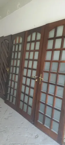 Portas de demolição em ótimo estado de conservação completas com fechaduras aduelas